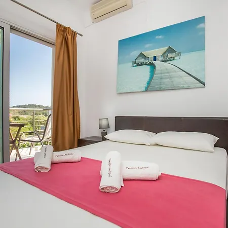 Alexandra 公寓式酒店 3*