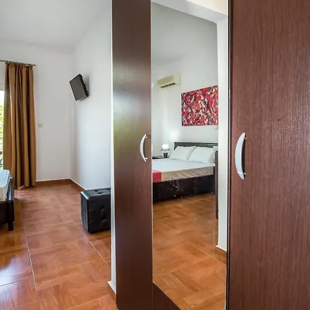 Alexandra Hotel apartamentowy *